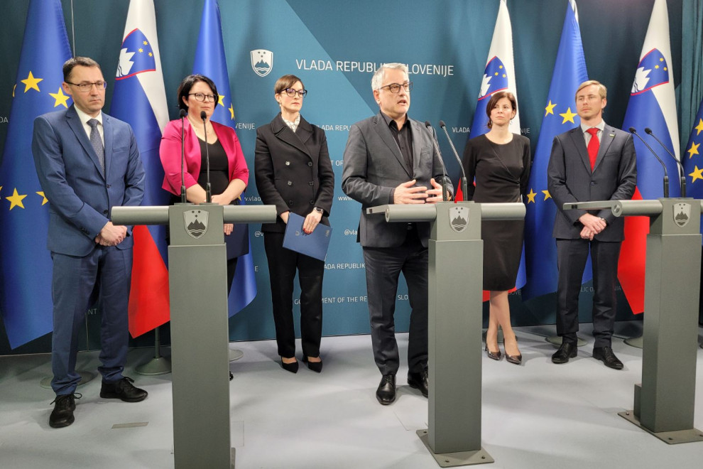 From left to right Darko Sajko, Dubravka Kalin, Dr Petra Robnik, Matjaž Han, Sibil Klančar, Jernej Salecl