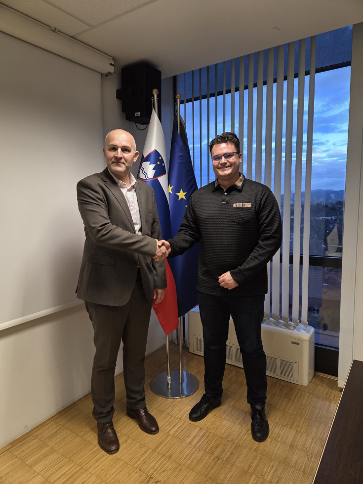 Minister za izobraževanje, znanost in mladino dr. Borut Rončević ter predsednik Študentske organizacije Slovenije (ŠOS) Lovro Čeh Brežnik