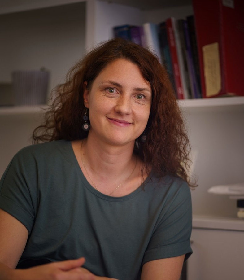Dr. Mojca Mihelj Plesničar