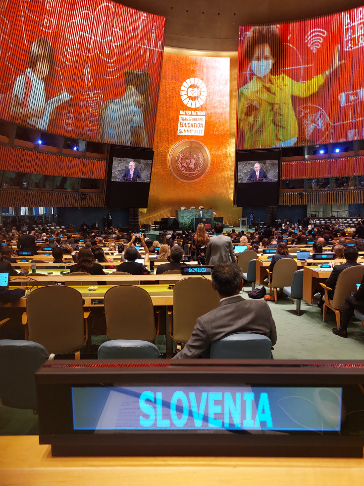 Fotografija z Vrha o preobrazbi izobraževanja na sedežu Združenih narodov.