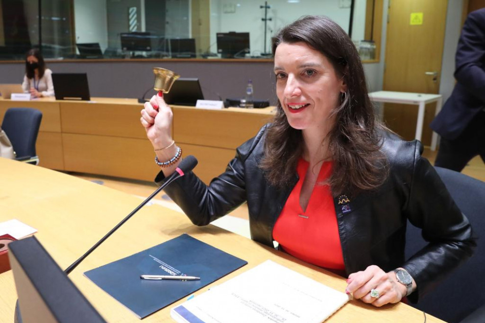 Ministrica prof. dr. Simona Kustec v dvorani Sveta EU. 