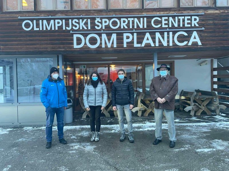 Jelko Gros, ministrica Kustec, državni sekretar Dolinšek in dr. Franci Petek v Planici. 