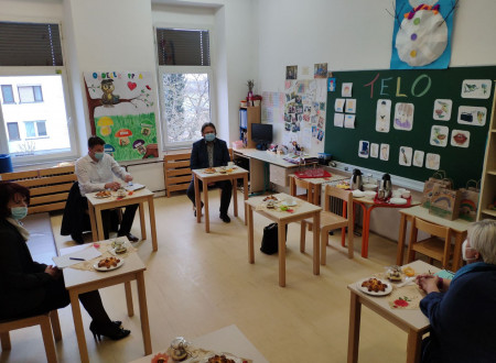 Na Osnovni šoli dr. Mihajla Rostoharja Krško se je državni sekretar Orehovec sestal z vodstvom Občine Krško in ravnateljico Barbaro Smolej Fritz. 