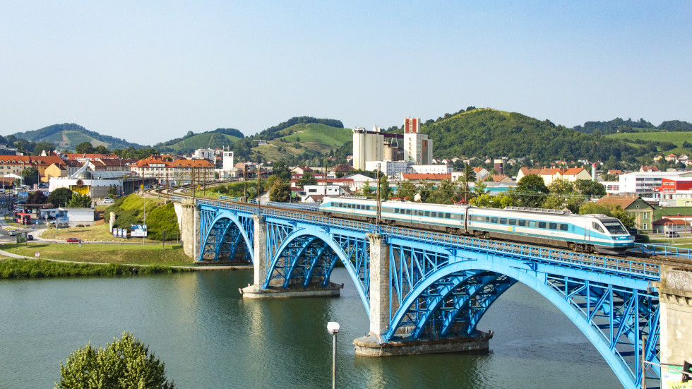 Maribor se bo potegoval za uvrstitev na seznam 100 podnebno nevtralnih in pametnih mest 