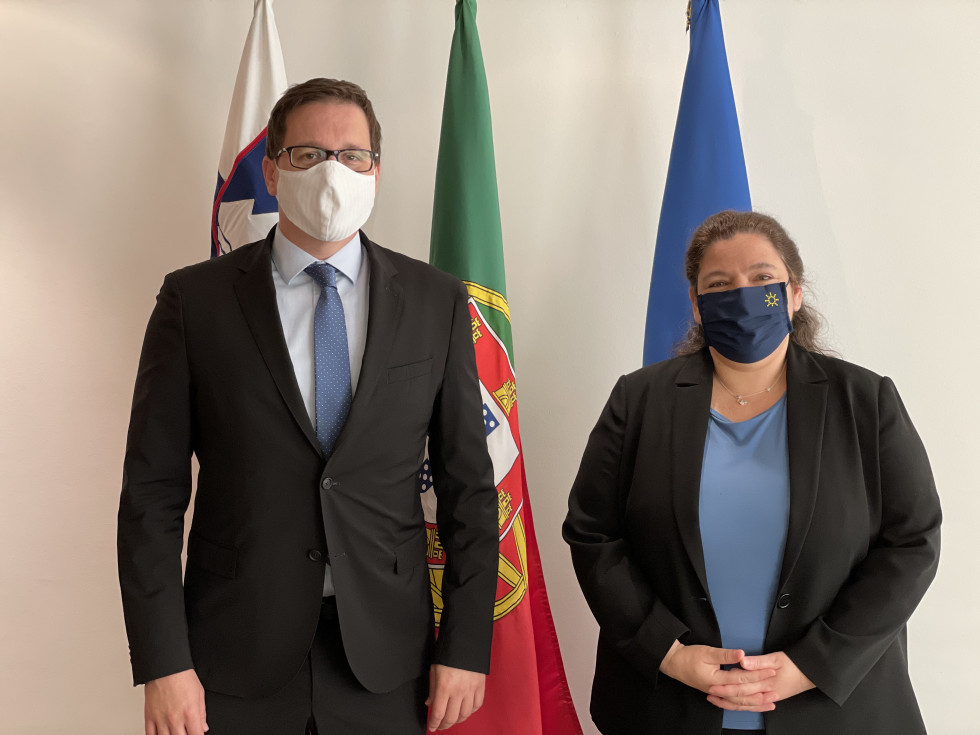 ministers standing in front of the slovenian, portugese and european flag