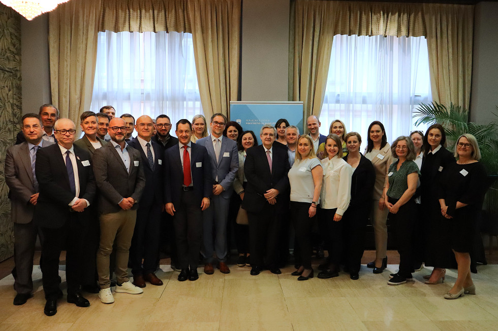 Skupinska fotografija vseh udeležencev CFB koference