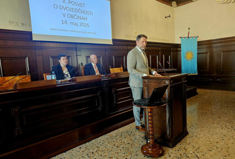 Na posvetu v Kopru o pomenu dvojezičnosti za vključevanje pripadnikov narodnih skupnosti