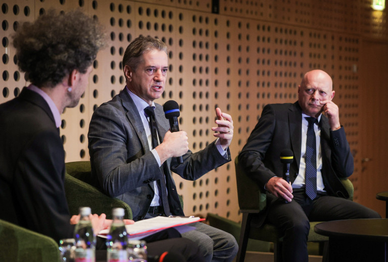 Konferenca Jutri: O ugledu javne uprave, umetni inteligenci in inovacijah