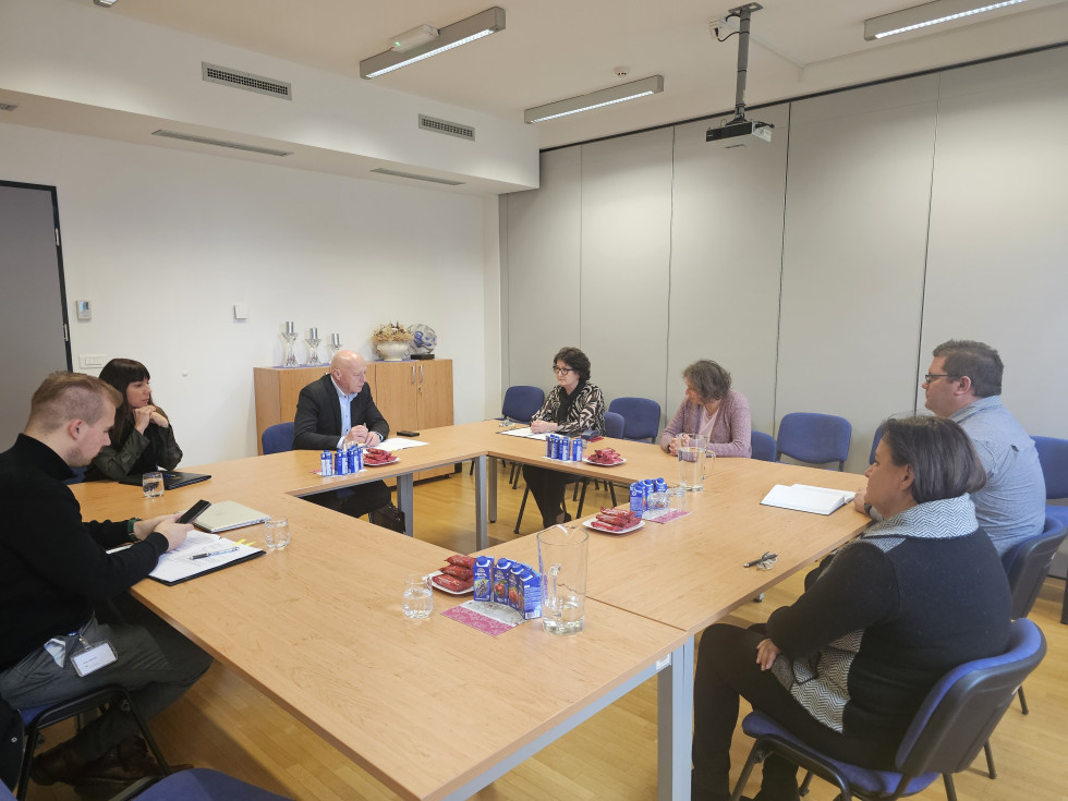 Omizje zaposlenih na upravni enoti.