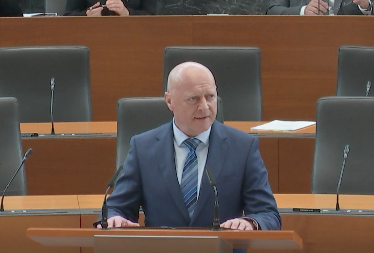 Državni zbor je sprejel prenovljen Zakon o javnih uslužbencih