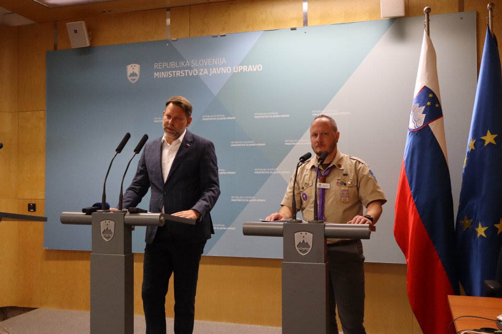 Trbič and Pandel at the speaker desk