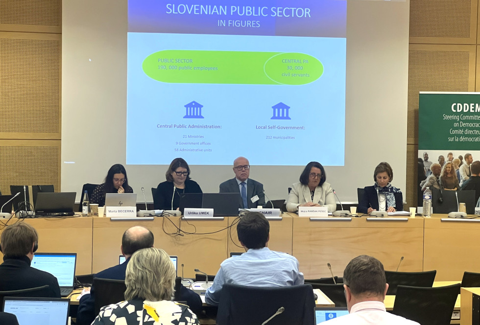 state secretary at the podium