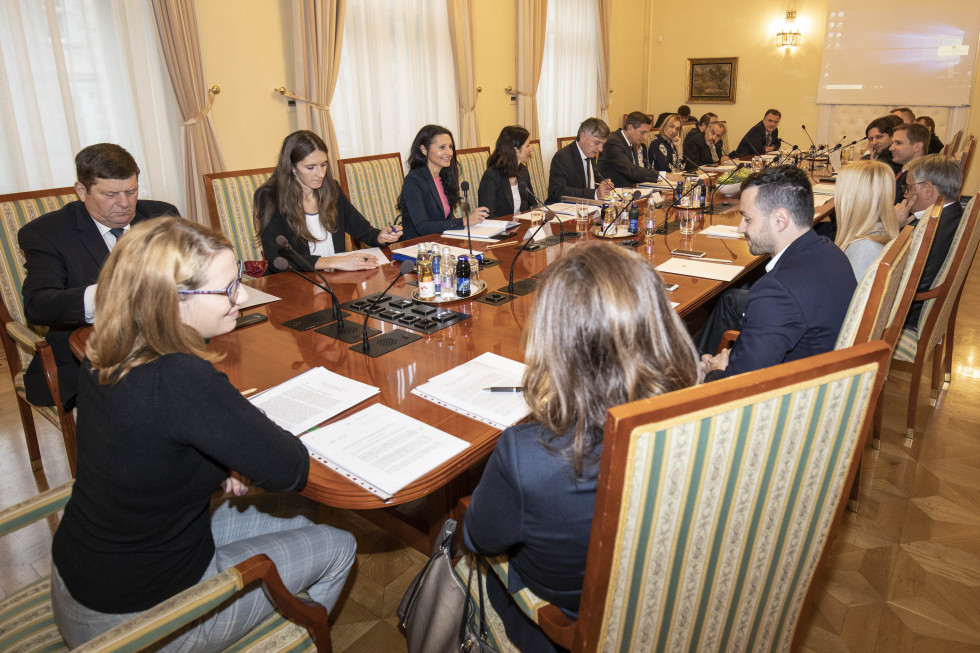 delovni sestanek - pogajanja pri predsedniku republike