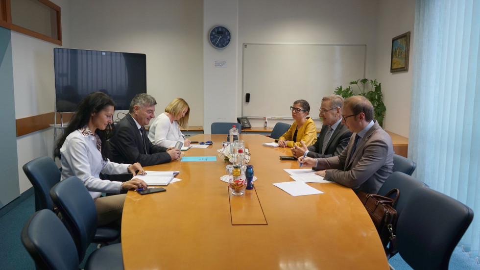 srečanje ministra Medveda in predsednika OZS Meha s sodelavci