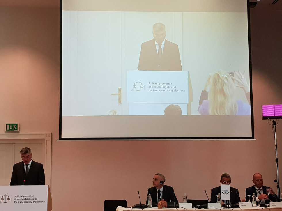minister  Medved nagovoril udeležence konference