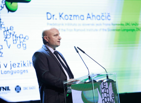 Predstojnik Inštituta za slovenski jezik Frana Ramovša ZRC SAZU dr. Kozma Ahačič  v nagovoru