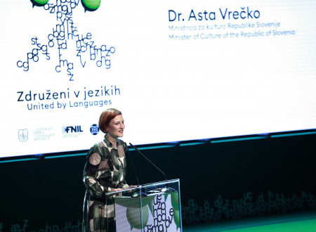 Ministrica dr. Asta Vrečko v nagovoru
