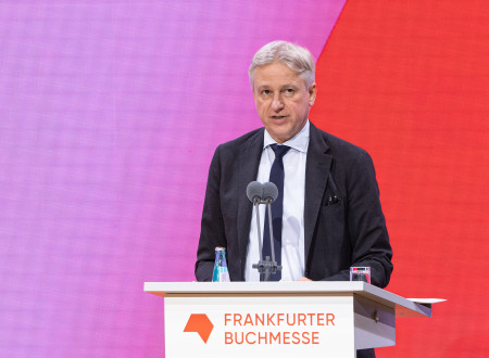 Direktor Frankfurtskega knjižnega sejma Jürgen Boos na odprtju Frankfurtskega knjižnega sejma nagovarja goste