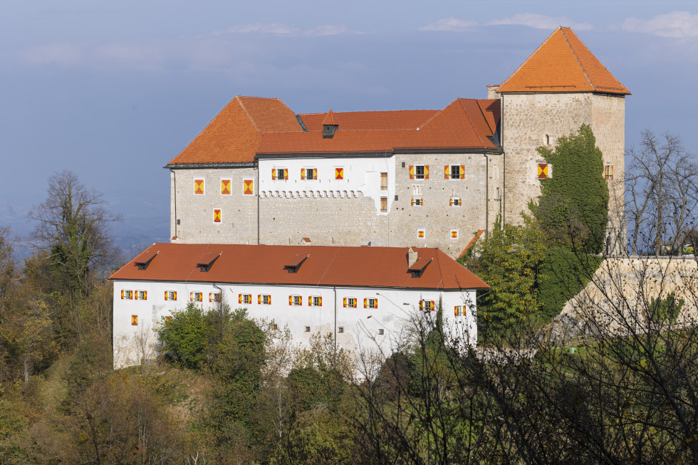 Grad Podsreda fotografiran iz daljave