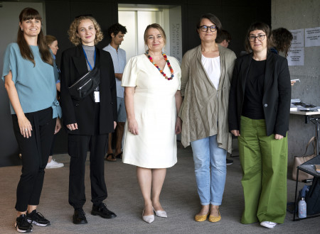 Ines Kežman, Pia Župan Muck, dr. Sonja Kralj, Mateja Lazar in Tanja Kos na skupinski fotografiji