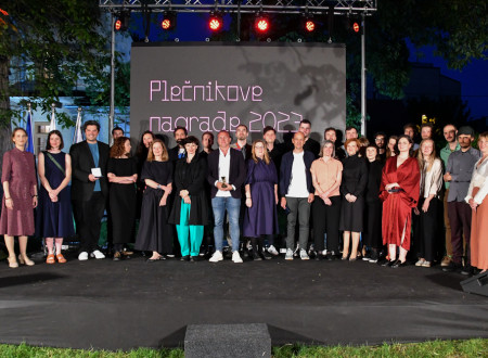 Skupna fotografija Plečnikovih nagrajencev za leto 2022