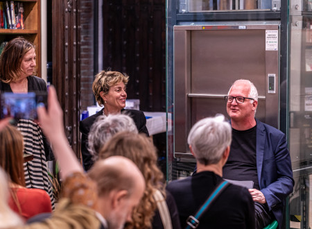 State Secretary speaks at the bookshop