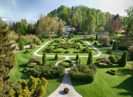 Pogled na vrtove Arboretuma Volčjega Potoka