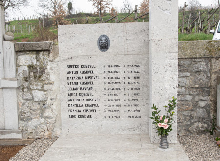 Prenovljen spomenik in grob družine Kosovel