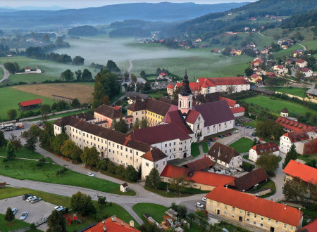 Fotografija samostana Stična iz zraka