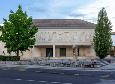 Pogled na vhod v Kulturni dom Črnomelj