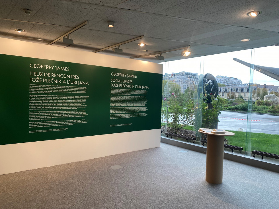 Postavitev razstave kanadskega fotografa o Plečnikovi arhitekturi v Ljubljani na sedežu Unesca v Parizu