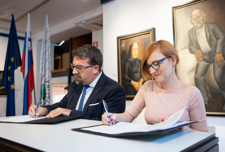 Minister Dr Asta Vrečko signs contracts for museum projects worth around EUR 4.5 million in Primorska Region