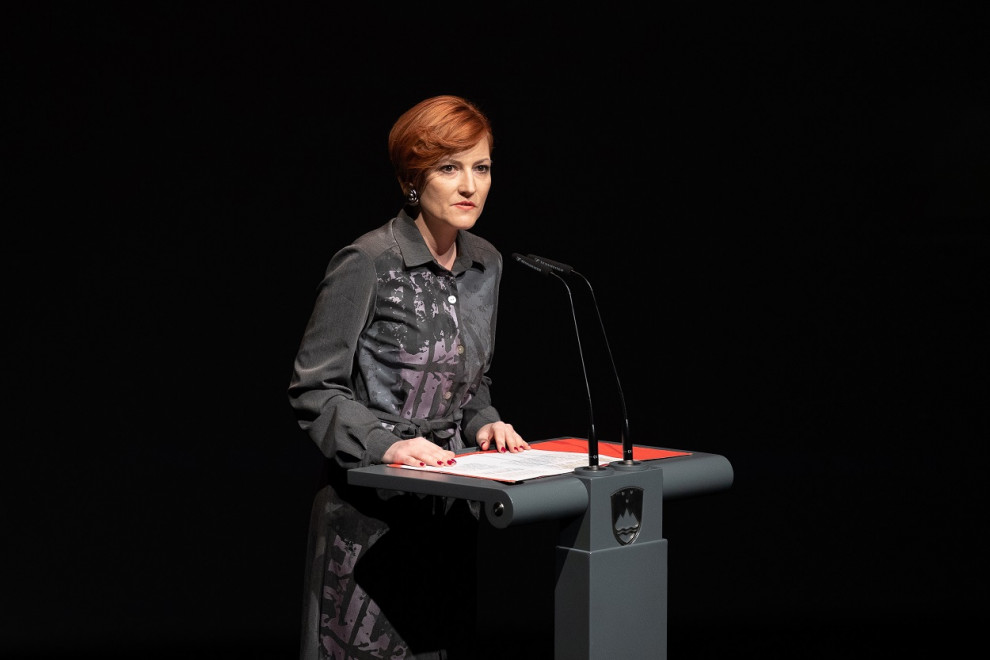 Ministrica za kulturo dr. Asta Vrečko