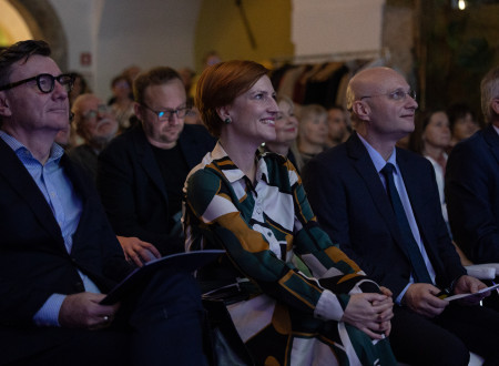 Ugledni gostje spremljajo slovesnost ob 10. obletnici portala Fran.si