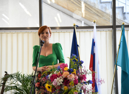 Ministrica za kulturo nagovarja zbrane