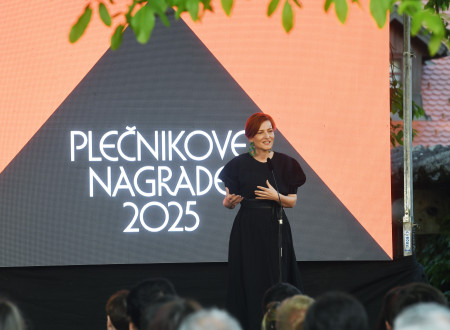 Ministrica za kulturo nagovarja občinstvo