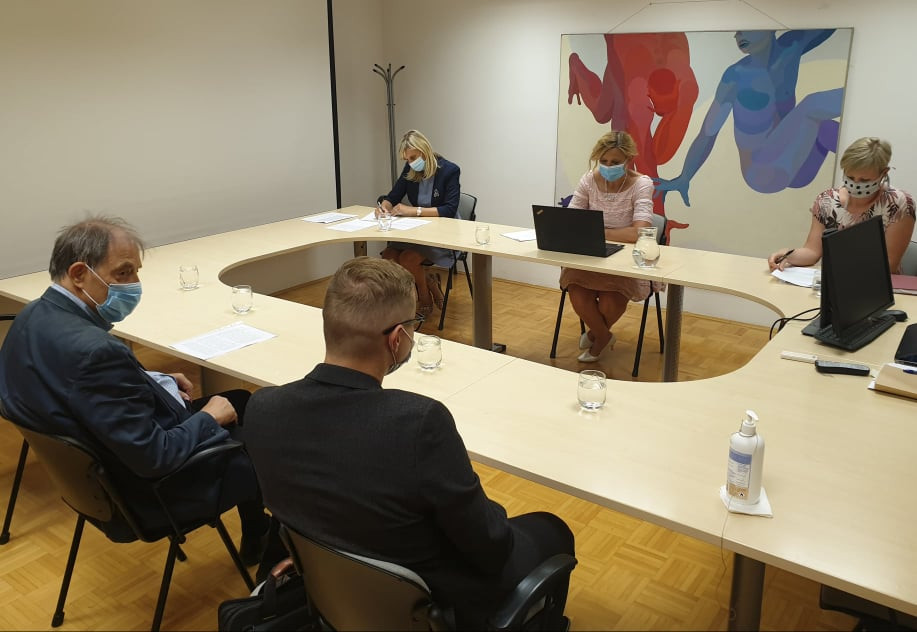 V okviru naše Službe za kulturne raznolikosti in človekove pravice se bo nadaljeval reden dialog s predstavniki nemško govoreče etnične skupine v Republiki Sloveniji