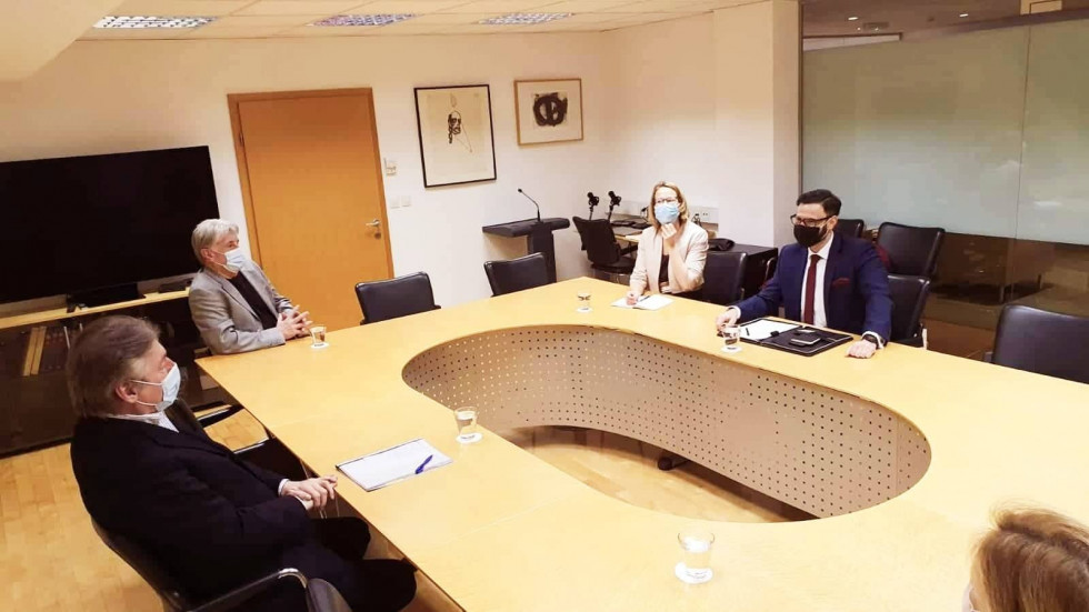 Minister Simoniti, Miro Petek iz kabineta ministra, madžarski veleposlanik ter direktorica Madžarskega kulturnega inštituta