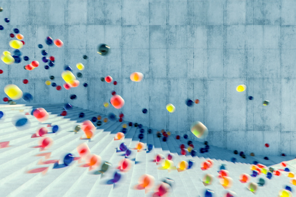 Pisani baloni, ki letijo nad betonskimi stopnicami