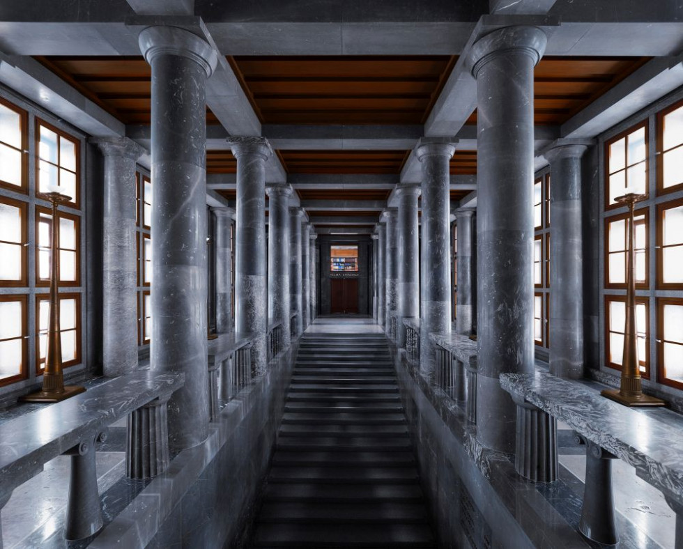 Pogled na stopnišče, ki vodi do čitalnice Narodne in univerzitetne knjižnice v Ljubljani
