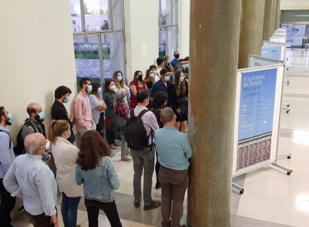 Guided tour by Natalija Lapajne of the exhibition in the atrium of the School of Arts and Humanities of the University of Lisbon