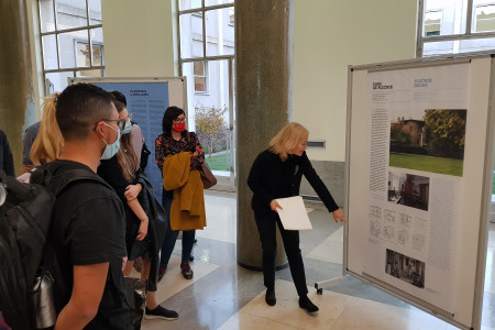 Guided tour by Natalija Lapajne of the exhibition in the atrium of the School of Arts and Humanities of the University of Lisbon