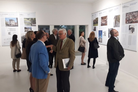 Exhibition visitors at the Valentiny Foundation in Luksemburg.