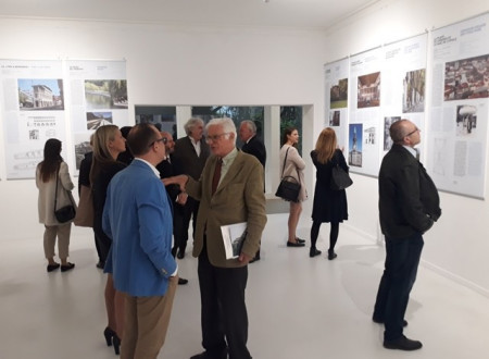 Exhibition visitors at the Valentiny Foundation in Luksemburg.