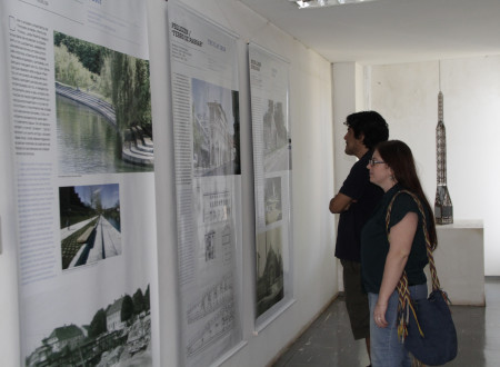 Visitors at the opening of the exhibition at the Faculty of Architecture and Urbanism of the University of São Paulo