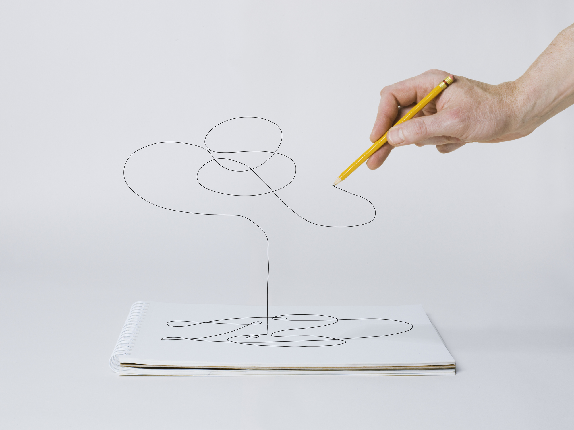 Čačke, narisane s svinčnikom, magnetna sila dviga iz lista papirja v zrak.