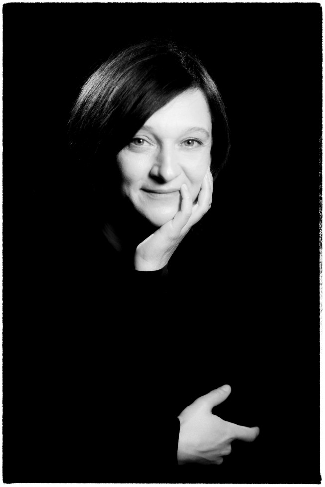 Portretna fotografija v črno-beli tehniki prejemnice nagrade Prešernovega sklada režiserke ter avtorice animiranega filma Špele Čadež