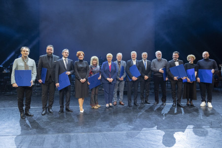 Prešernovi nagrajenci, ministrica za kulturo dr. Asta Vrečko in predsednica Republike Slovenije Nataša Pirc Musar