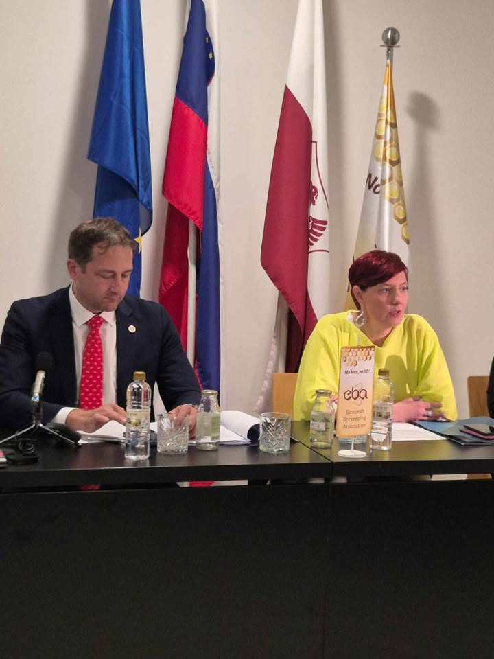 Evropski komisar za kmetijstvo in prehrano Christophe Hansen in državna sekretarka Maša Žagar