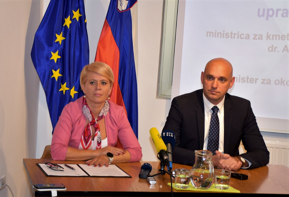 Ministrica dr. Pivec in minister Zajc